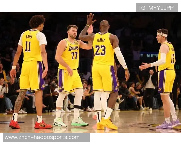 里夫斯赞詹姆斯乐观态度能增强自信心始终保持微笑从不显露低落情绪