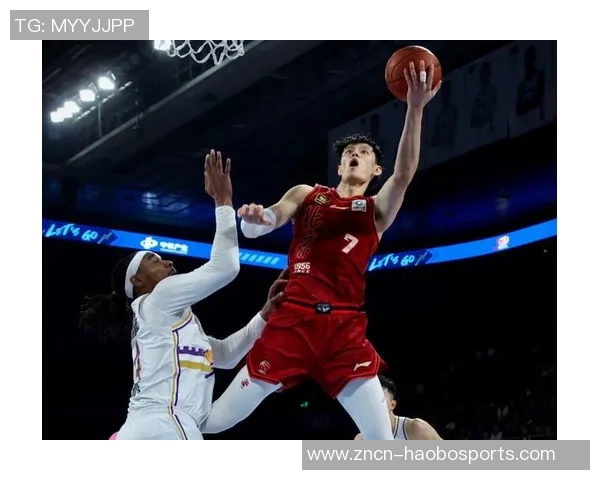 曾凡博亮相澳门布鲁克林篮网全队正式抵达开启新征程