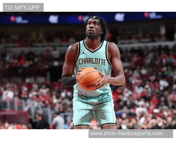 季前赛迎战湖人太阳队晒出布克马威帅气登机照引发关注