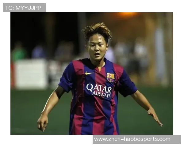 刚满18岁的小伙学驾照女友驾车送他去巴萨训练场 刚满18岁的小伙学驾照女友驾车送他去巴萨训练场