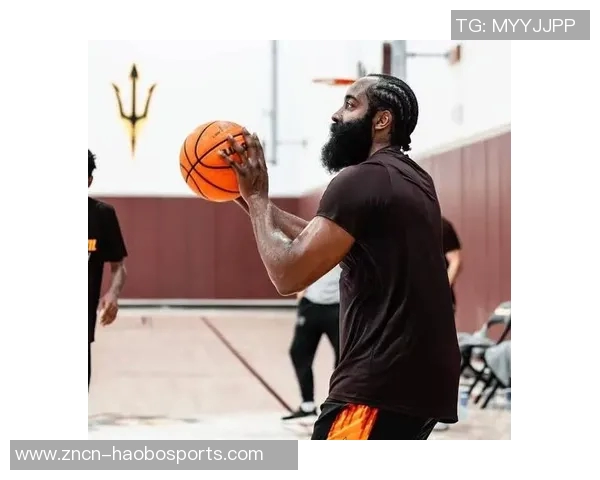 哈登追求女友频繁拨打电话引发热议她却直言他不懂撩妹技巧