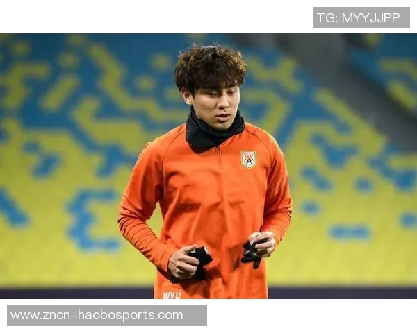 陈蒲边路停球失误摔倒引发球迷不满表现低迷遭热议